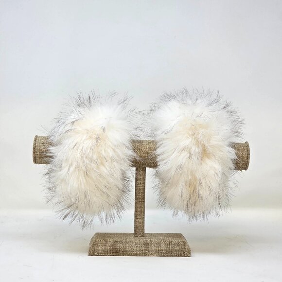 💖NEW! Faux Fur Cuffs - White - Picture 1 of 1